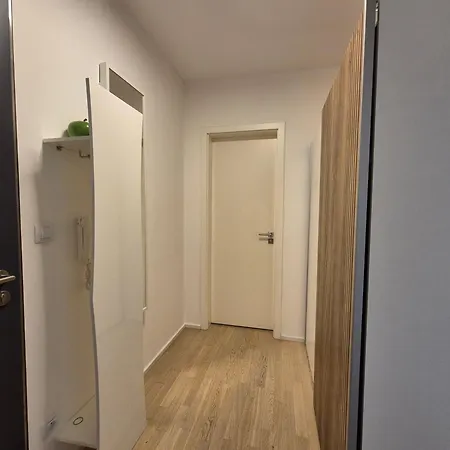 Apartment Elegant With Balcony Near Center *