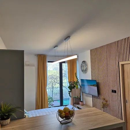 Apartment Elegant With Balcony Near Center *