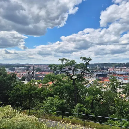 Appartement Elegant With Balcony Near Center Prague